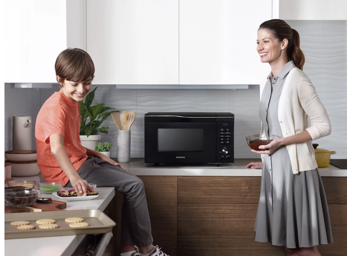 Mikrohullámú Sütő: A Konyhád Legfontosabb Eszköze, Ami Mindenkinek Elengedhetetlen 2 Mikrohullámú Sütő: A Konyhád Legfontosabb Eszköze, Ami Mindenkinek Elengedhetetlen!