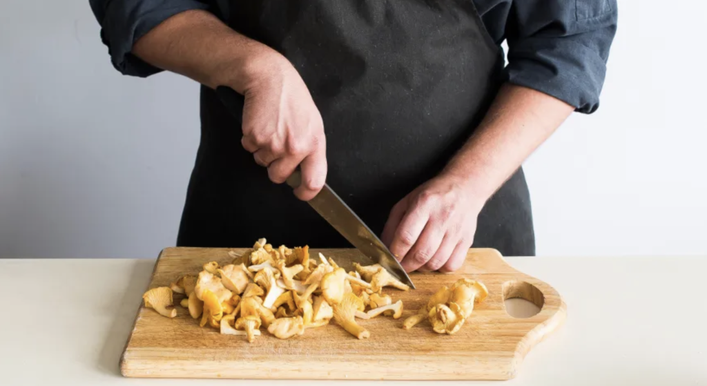 Ez a titkos gombapörkölt recept lenyűgözi a vendégeidet – készítsd el, mint egy igazi magyar 4 Ez a titkos gombapörkölt recept lenyűgözi a vendégeidet – készítsd el, mint egy igazi magyar