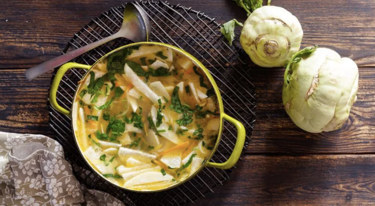 A Tökéletes Karalábéleves Receptje: Ínycsiklandó Élmény a Konyhában