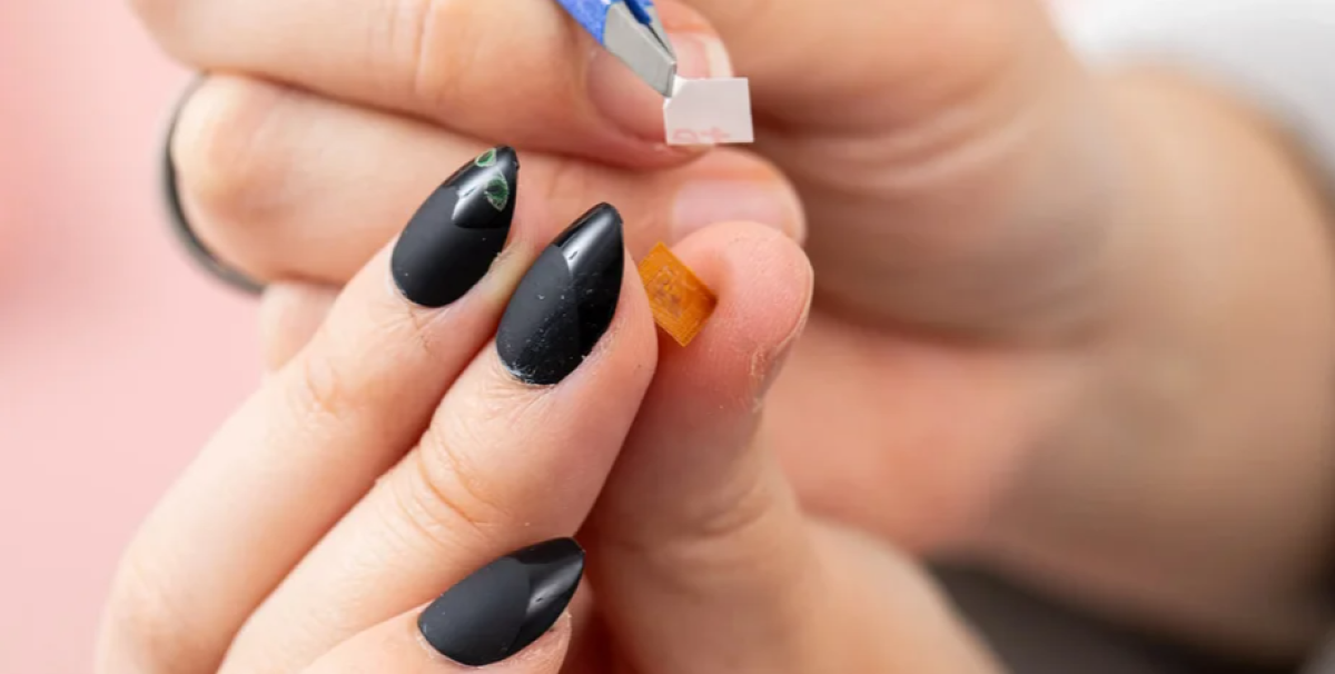 Finggel fizetni: hogyan helyettesíti a mini chip a pénztárcát és a kártyát