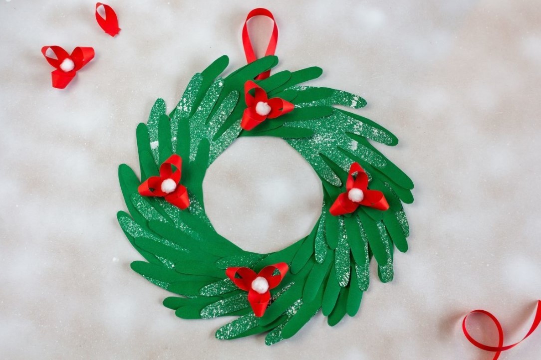 Újrahasznosítás: hogyan készítsünk karácsonyi koszorút, amelyet csak tojásdobozok segítségével lehet az ajtóra akasztani 3 Újrahasznosítás: hogyan készítsünk karácsonyi koszorút, amelyet csak tojásdobozok segítségével lehet az ajtóra akasztani