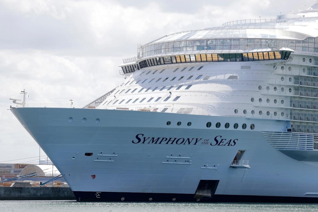 "SM mphony of the Seas", a világ legnagyobb tengerjáró hajója: napi 30 000 étkezés, 1000 alkalmazott és katonai koordináció