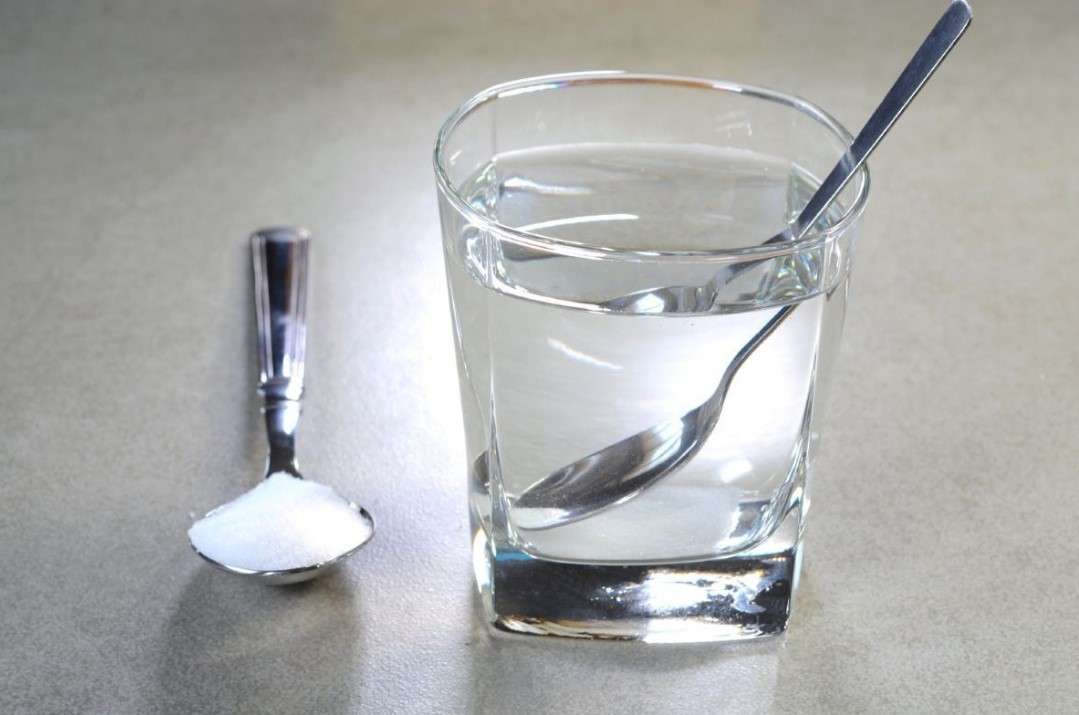 Hogyan tisztítsuk meg a mosogató lefolyóját természetes módszerekkel