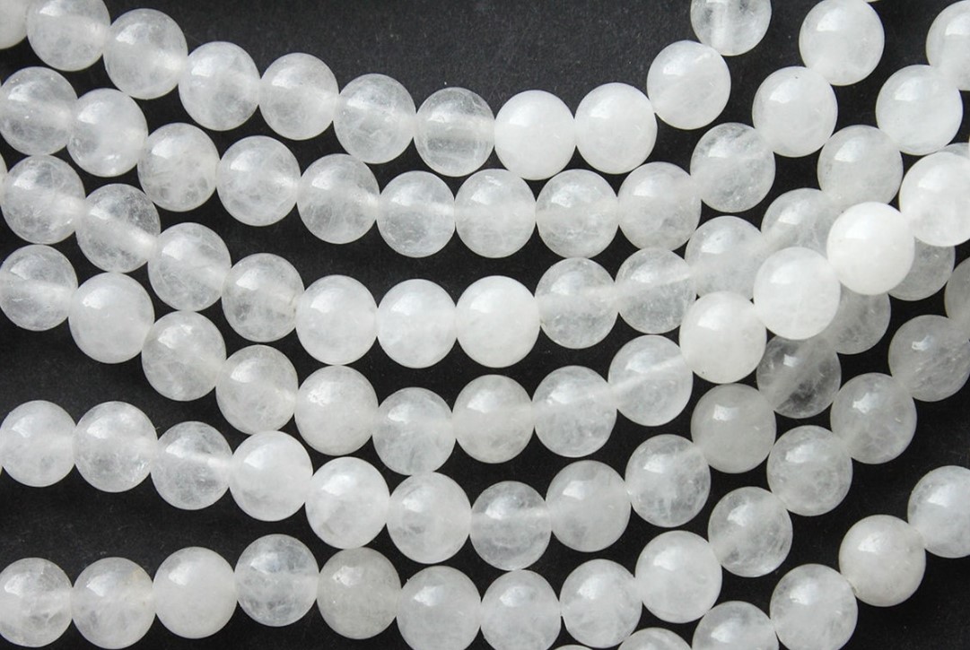 Mit jelent a fehér kő nyaklánc viselése, és miért egyre népszerűbb? 3 Mit jelent a fehér kő nyaklánc viselése, és miért egyre népszerűbb?