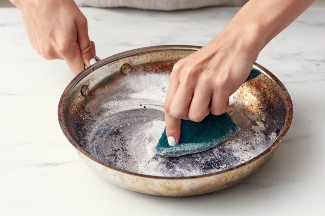 Burgonyahéj és szódabikarbóna: természetes módszer rozsdafoltok eltávolítására 3 Burgonyahéj és szódabikarbóna: természetes módszer rozsdafoltok eltávolítására