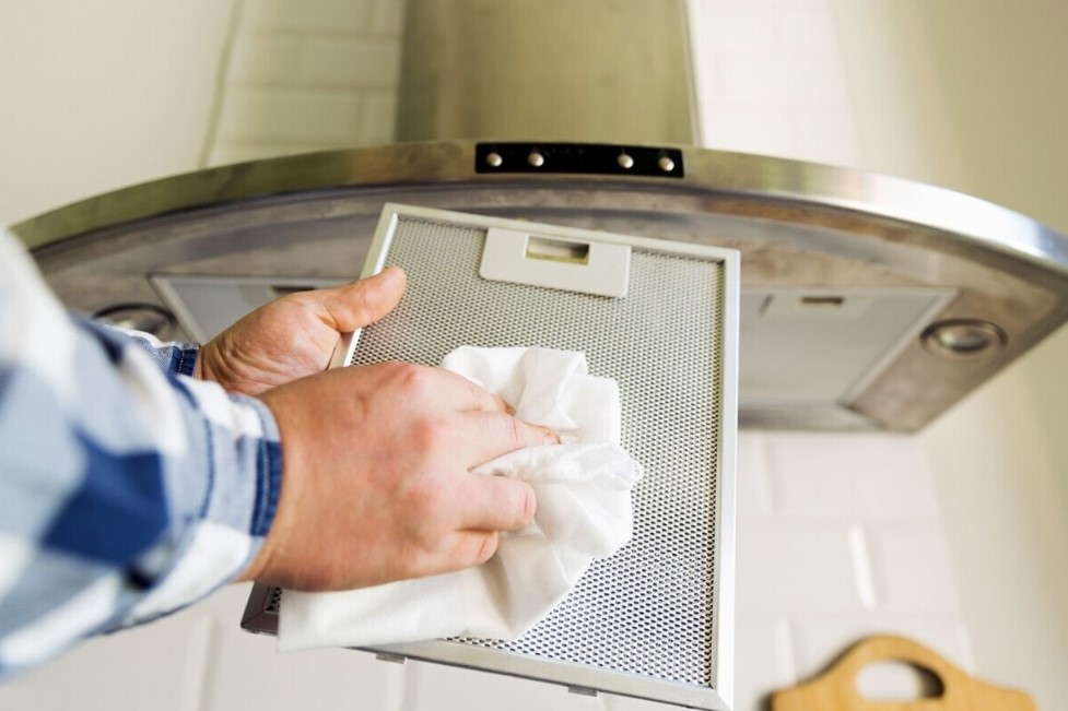 Mennyire könnyű megtisztítani a konyhai motorháztetőt? Így távolíthatja el a zsírt gyorsan és hatékonyan 3 Mennyire könnyű megtisztítani a konyhai motorháztetőt? Így távolíthatja el a zsírt gyorsan és hatékonyan