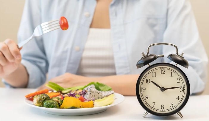 A tanulmány megcáfolta az időszakos böjt elméletét: hogyan lehet inkább fogyni
