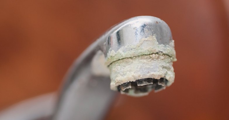 Nincs ecet, nincs citrom: a szakértők egyszerű tippje arról, hogyan lehet azonnal eltávolítani a vízkőt a csapokból 3 Nincs ecet, nincs citrom: a szakértők egyszerű tippje arról, hogyan lehet azonnal eltávolítani a vízkőt a csapokból