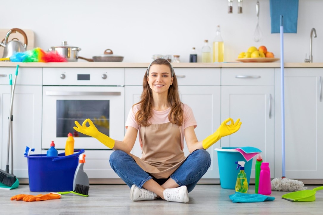 Hibátlan felületek: tippek a fa, acél és márvány tisztításához