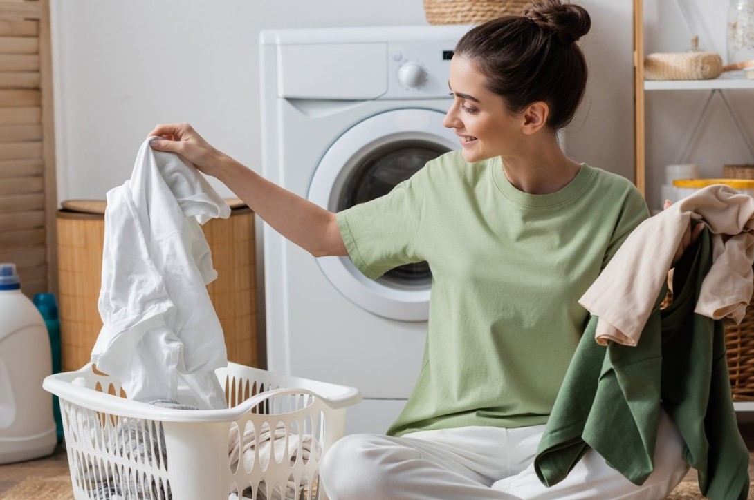 A mosógépben történő mosás után a ruhák puhábbá és tisztábbá tételének titka: mindössze egy teniszlabdára van szüksége 3 A mosógépben történő mosás után a ruhák puhábbá és tisztábbá tételének titka: mindössze egy teniszlabdára van szüksége