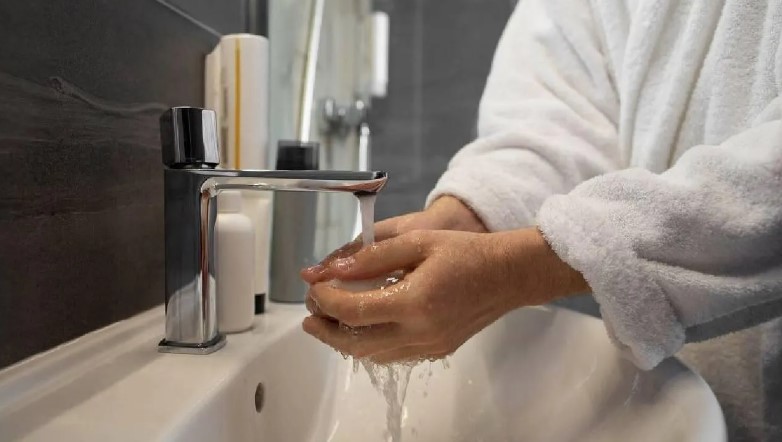 Nincs ecet, nincs citrom: a szakértők egyszerű tippje arról, hogyan lehet azonnal eltávolítani a vízkőt a csapokból 4 Nincs ecet, nincs citrom: a szakértők egyszerű tippje arról, hogyan lehet azonnal eltávolítani a vízkőt a csapokból