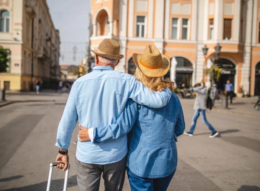 A 7 legjobb utazási úti cél nyugdíjasoknak – kényelmes, biztonságos és élményekben gazdag nyaralások 60+” 3 A 7 legjobb utazási úti cél nyugdíjasoknak – kényelmes, biztonságos és élményekben gazdag nyaralások 60+”