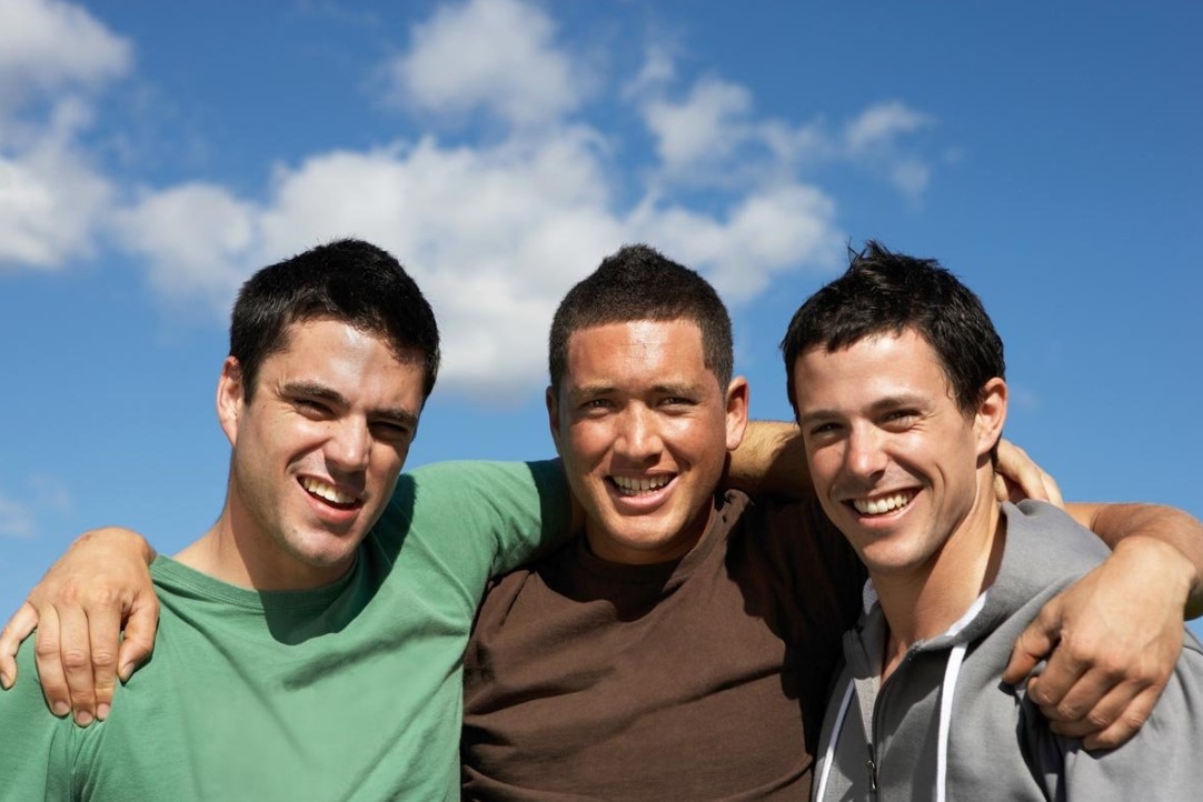 A "könnyű" barátok előnyei és hátrányai: több boldogság és kevesebb stressz, de néhány árnyalattal 4 A "könnyű" barátok előnyei és hátrányai: több boldogság és kevesebb stressz, de néhány árnyalattal