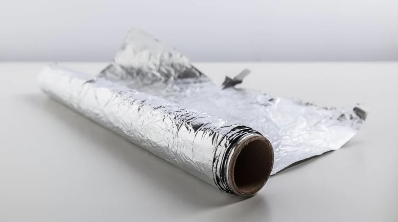 Fólia a túlélésben: miért használja minden profi túrázó, katonai egység és bushcrafter? 3 Fólia a túlélésben: miért használja minden profi túrázó, katonai egység és bushcrafter?