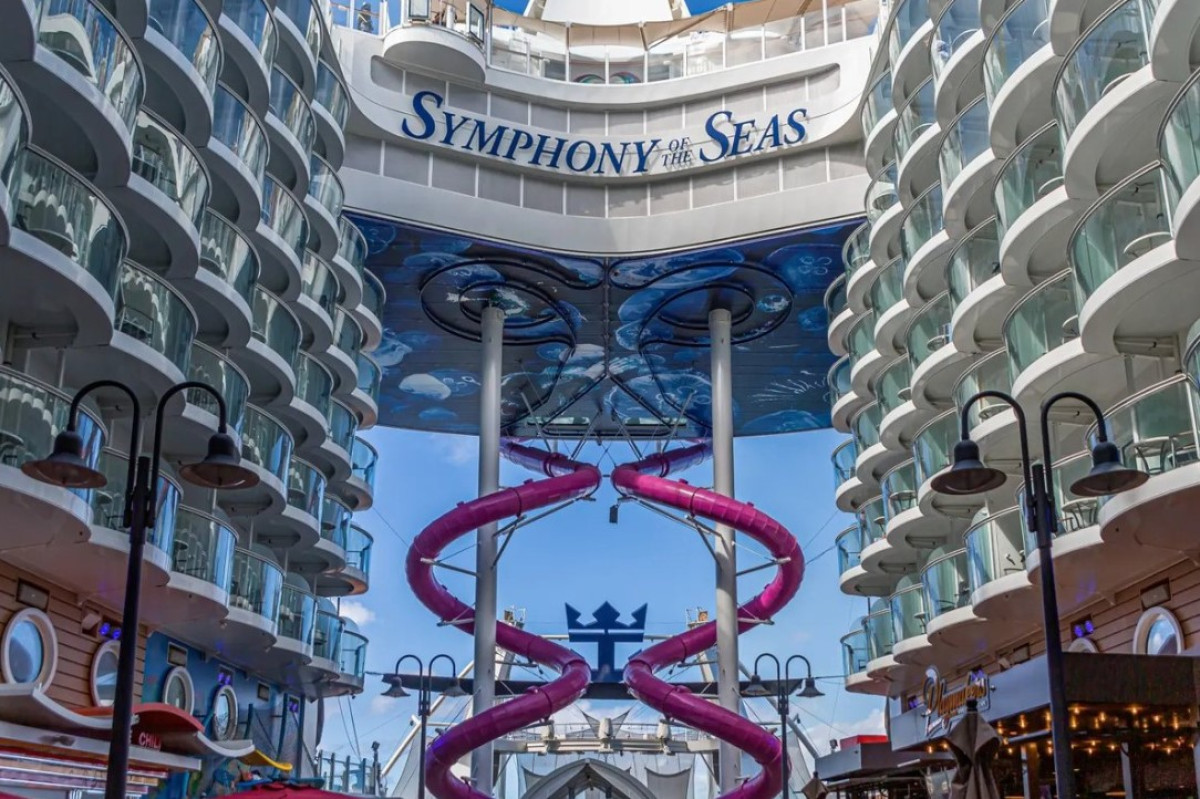 «SM mphony of the Seas», a világ legnagyobb tengerjáró hajója: napi 30 000 étkezés, 1000 a...