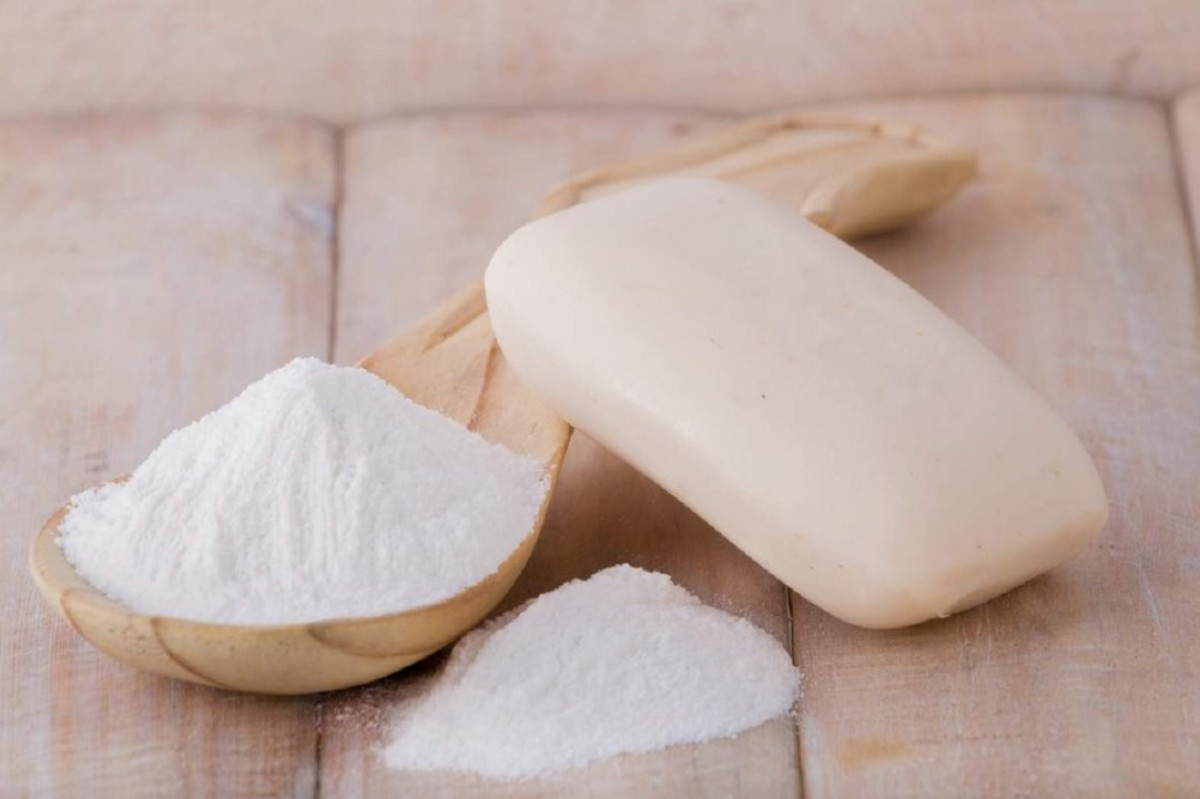 A bikarbonát és a fehér szappan keverése: miért célszerű, és mire használják