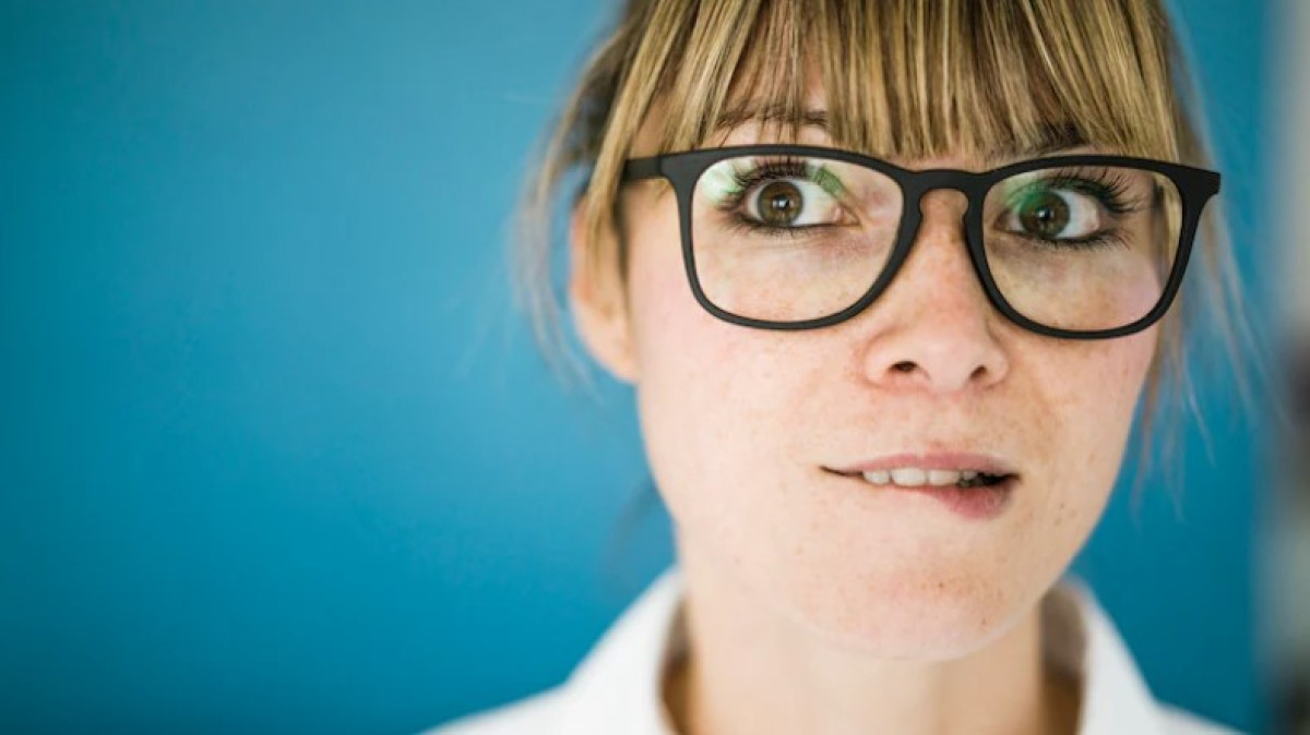 Alábecsült testbeszéd: hogyan kell helyesen értelmezni az ajakharapást