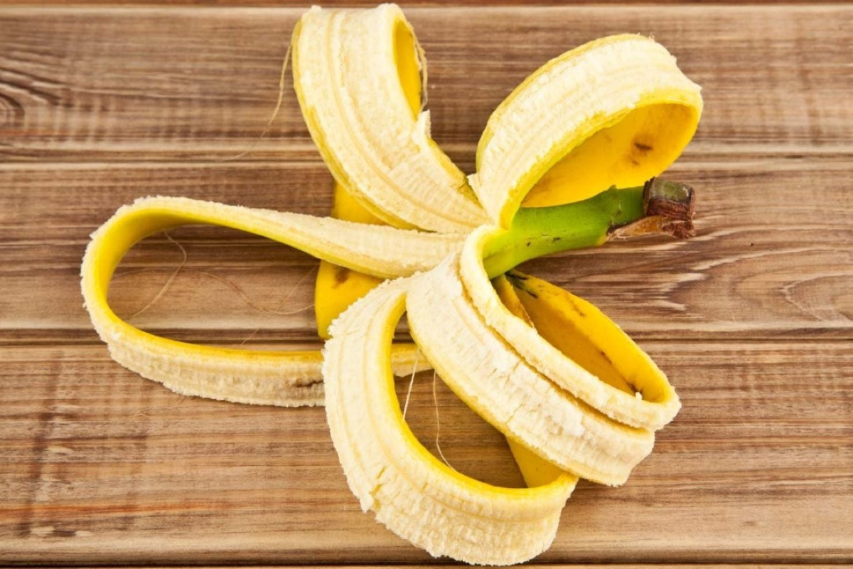 Banánhéj és víz szódabikarbónával: miért ajánlott ez a keverék és mire használják