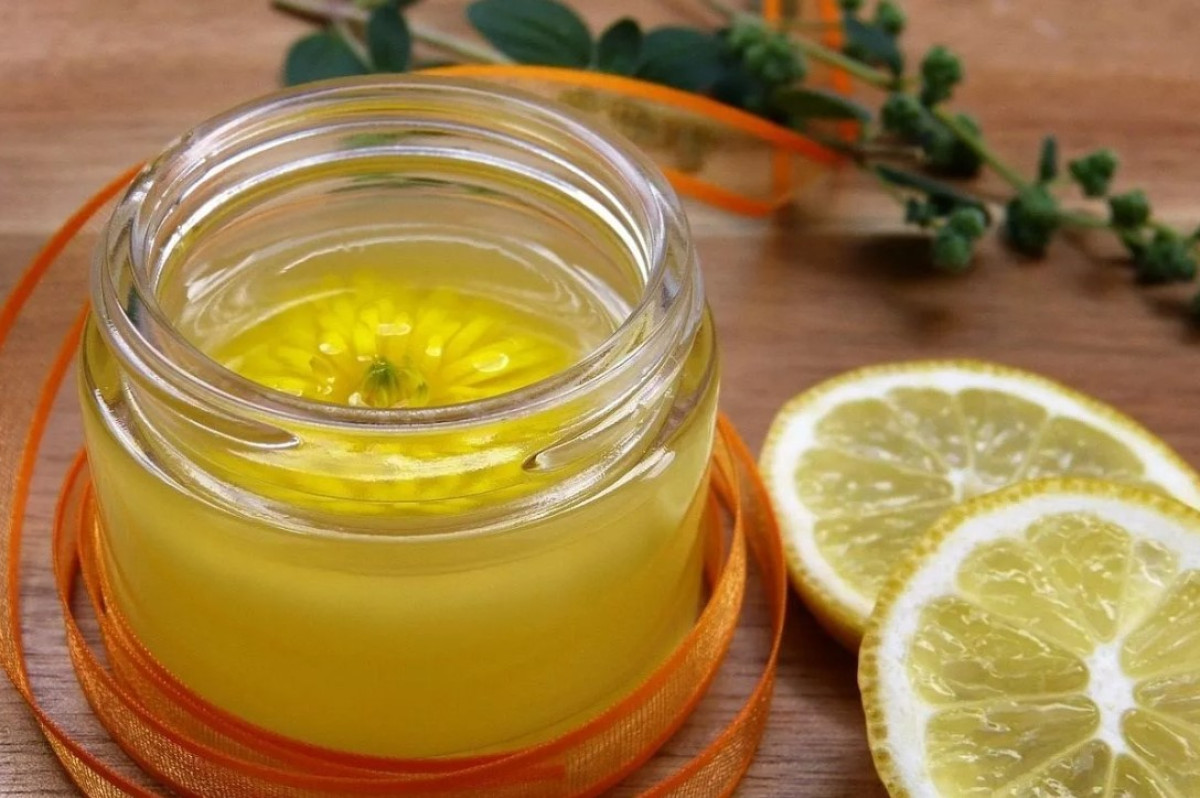 Ez nem szakács recept: miért ajánlott egy hétig hagyni a citromhéjat olajban