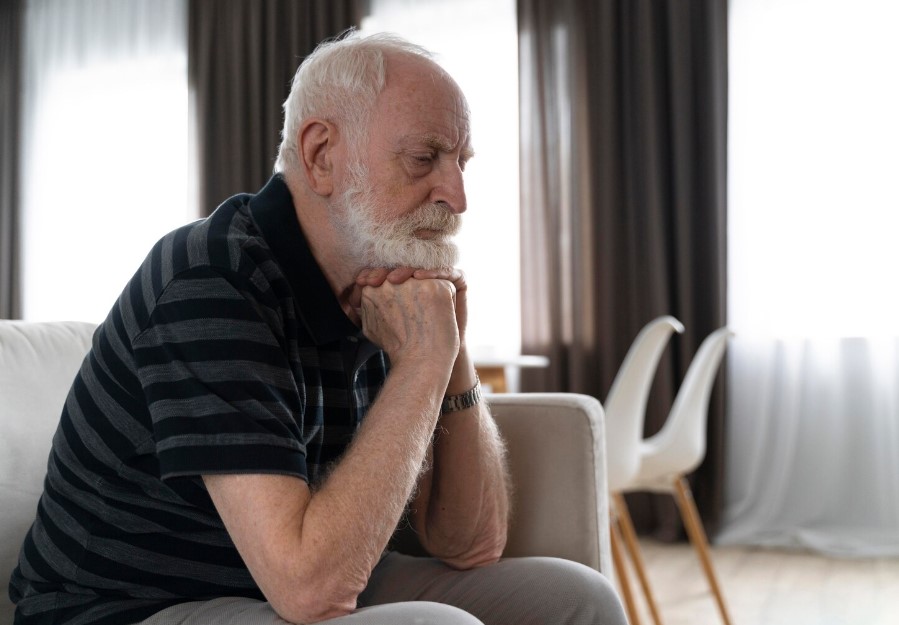 Három észrevehetetlen szokás, amelyek magányossá teszik az idős korban 3 Három észrevehetetlen szokás, amelyek magányossá teszik az idős korban - 1