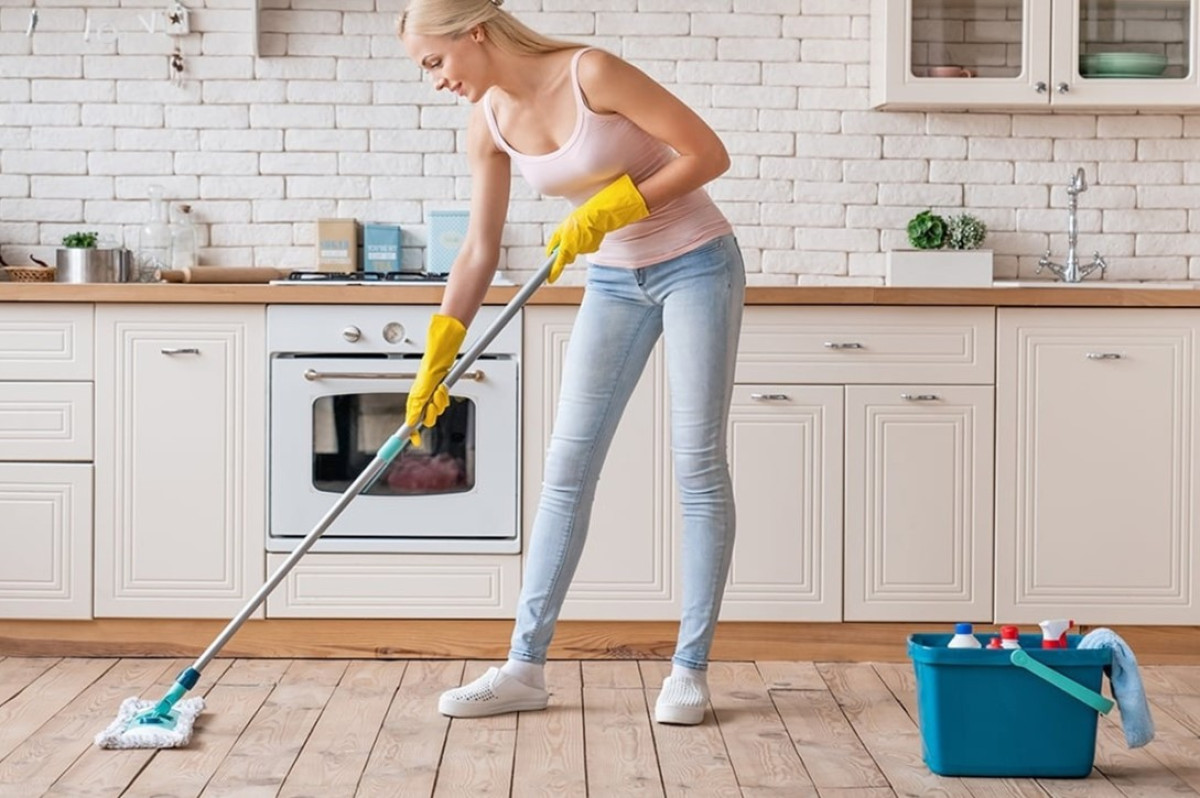 Hogyan készítsünk természetes és környezetbarát padlótisztítót?