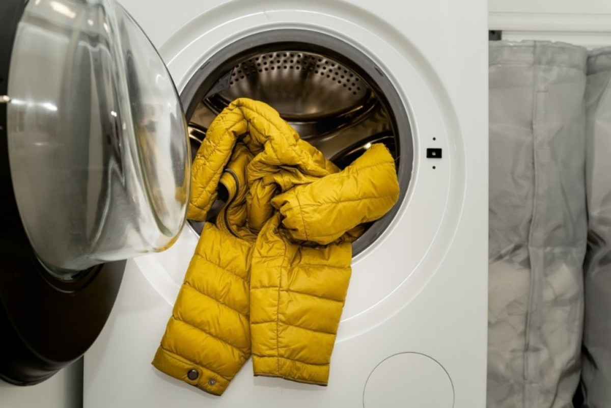 Hogyan moshatjuk és frissíthetjük a tollkabátot anélkül, hogy tönkremenne?