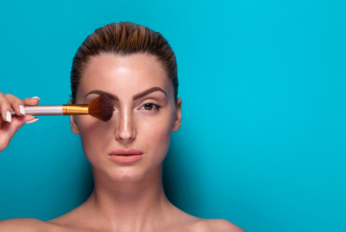 Modern minimalista sminktrendek 2026: Letisztult szépség, ami kiemeli a természetes vonásaidat 2 Modern minimalista sminktrendek 2026: Letisztult szépség, ami kiemeli a természetes vonásaidat