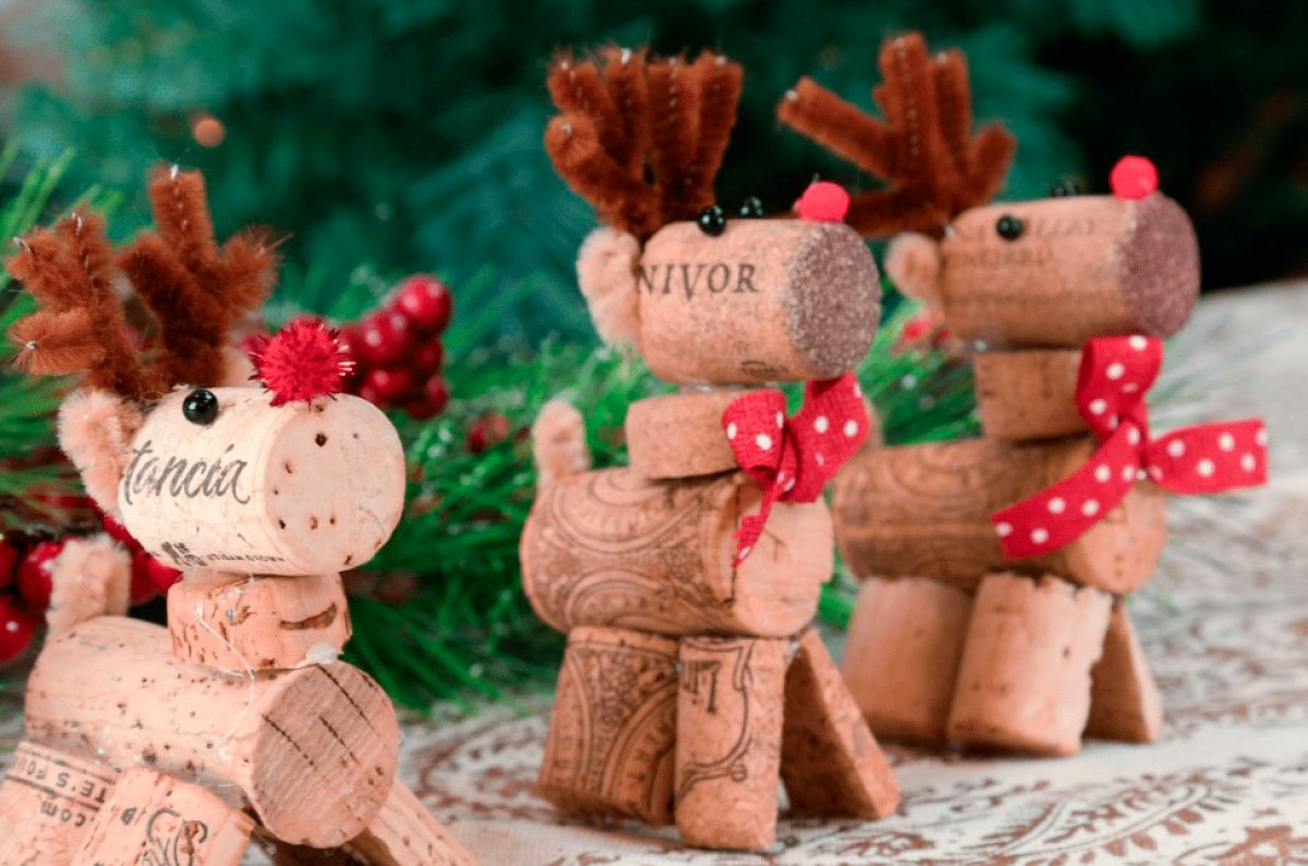 Tanulja meg, hogyan készítsen karácsonyi dekorációs elemet a régi dugókból